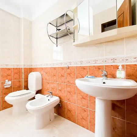 Simple Lovers' Retreat In #1888 Apartamento Espiche