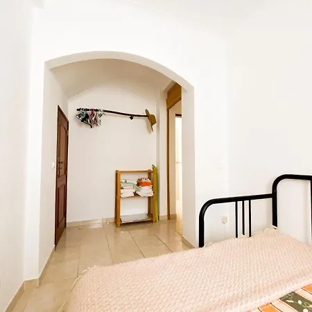 Simple Lovers' Retreat In #1888 Apartamento Espiche