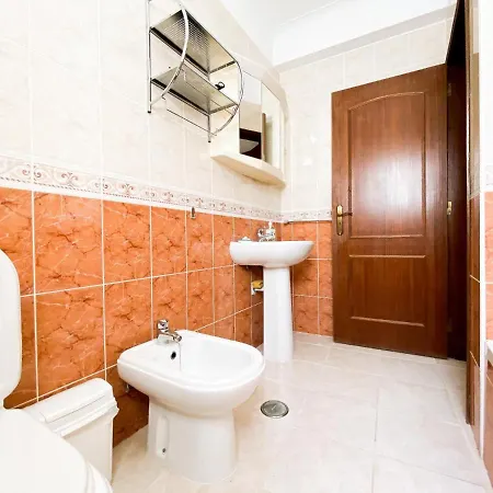 Simple Lovers' Retreat In #1888 Apartamento Espiche