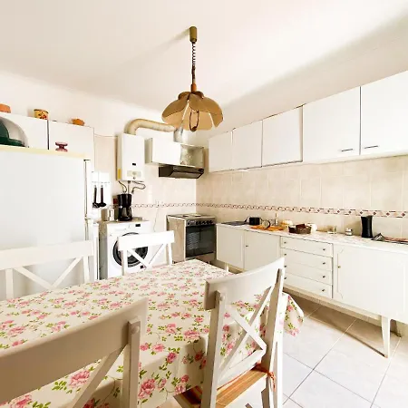 Simple Lovers' Retreat In #1888 Espiche